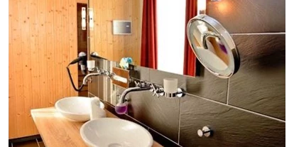 Monteurwohnung - Bettwäsche: Bettwäsche gegen Gebühr - Deutschland - Bad - Sauna im Hintergrund  - Moin im Deichgraf