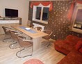 Monteurzimmer: ein großer geräumiges Ess- und Wohnzimmer mit Fernseher - Böres Günter und Wilma