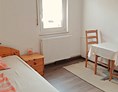 Monteurzimmer: Doppelbettzimmer für max 2 Personen mit ein Doppelbett - Gästezimmer Viens Besigheim