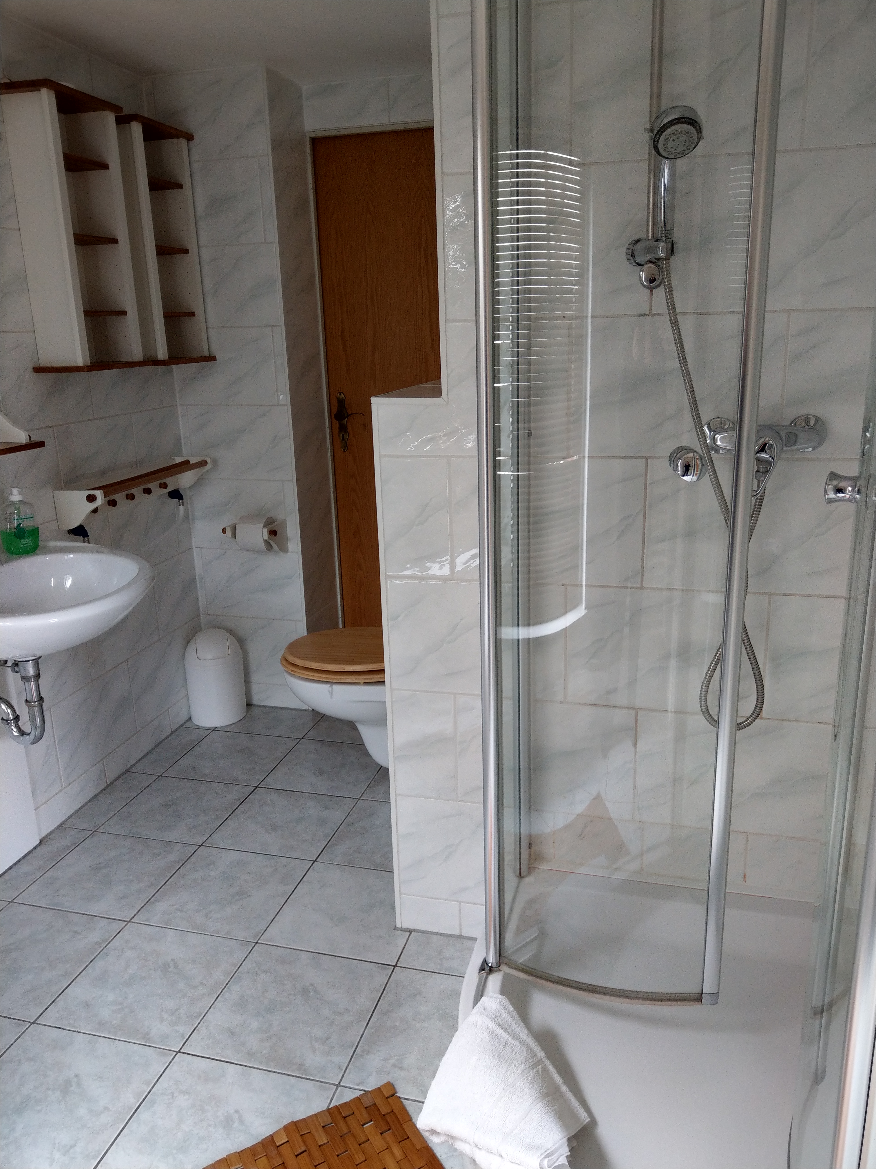 Monteurwohnung - Zimmertyp: Mehrbettzimmer - Schkopau - Bad mit Dusche - Ferienhaus für Monteure/ Bauarbeiter für 25€pro Pers./ Nacht