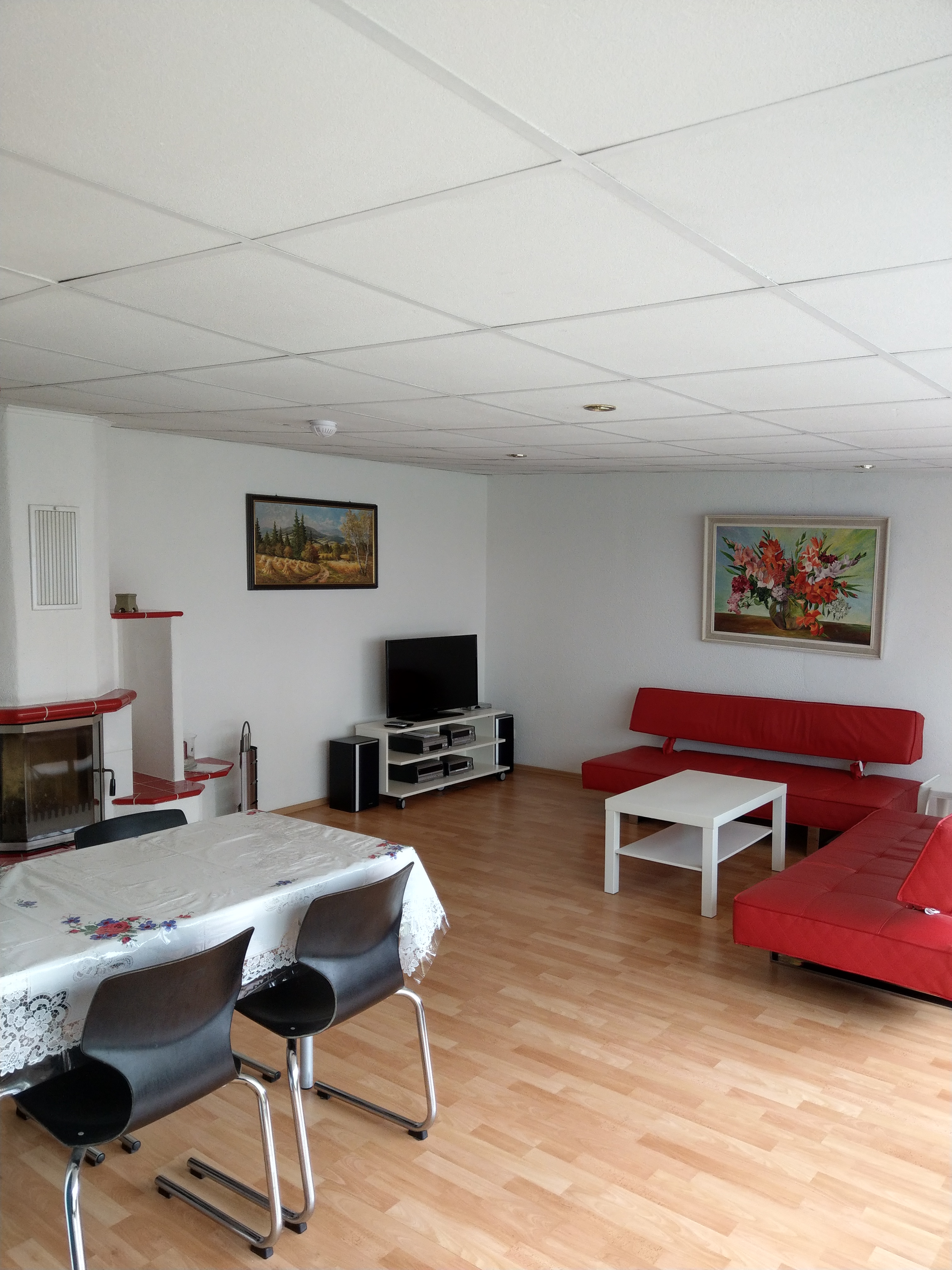 Monteurwohnung - Zimmertyp: Mehrbettzimmer - Schkopau - Wohn-und Essbereich - Ferienhaus für Monteure/ Bauarbeiter für 25€pro Pers./ Nacht