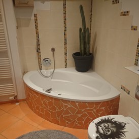 Monteurzimmer: gemütliches Badezimmer mit Badewanne - Unterkunft mit Garten für Monteure und Arbeiter in Top-Lage in Bamberg