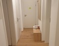Monteurzimmer: Flur - Geräumige möblierte 110qm Wohnung im Erdgeschoss, alles inklusive