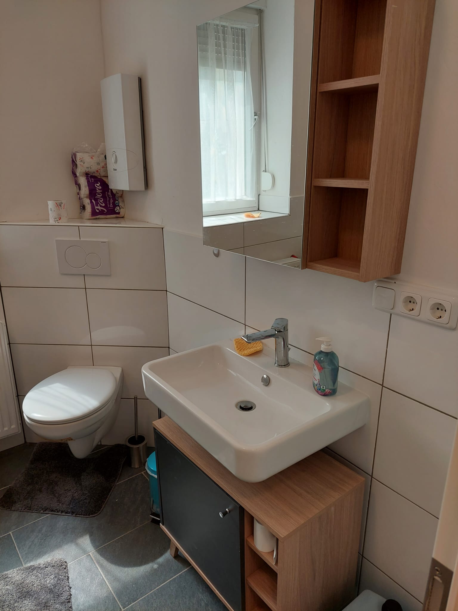 Monteurzimmer: Bad 1 - Geräumige möblierte 110qm Wohnung im Erdgeschoss, alles inklusive