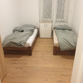 Monteurzimmer: Weiteres Schlafzimmer - Geräumige möblierte 110qm Wohnung im Erdgeschoss, alles inklusive
