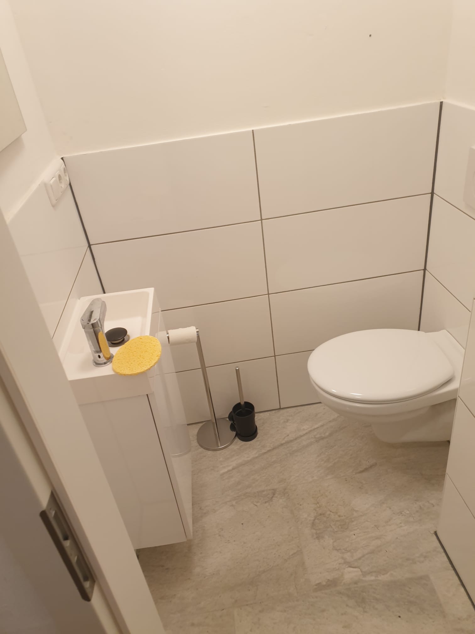 Monteurzimmer: Bad 2 - Geräumige möblierte 110qm Wohnung im Erdgeschoss, alles inklusive