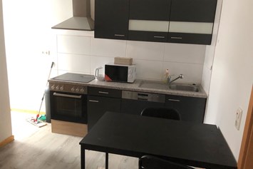 Monteurzimmer: Gemeinschaftsküche - Neu möblierte 40qm Wohnung  // New furnished 40 sqm apartment