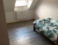 Monteurzimmer: (Schlaf)zimmer 1 - Neu möblierte 40qm Wohnung  // New furnished 40 sqm apartment