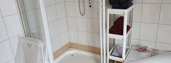 Monteurzimmer: Dusche - Elisabeth Albrecht