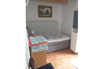 Monteurzimmer: Das Einbettzimmer in der großen Ferienwohnung - Hofellen