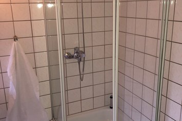 Monteurzimmer: Dusche - Gasthaus Tschechische Krone