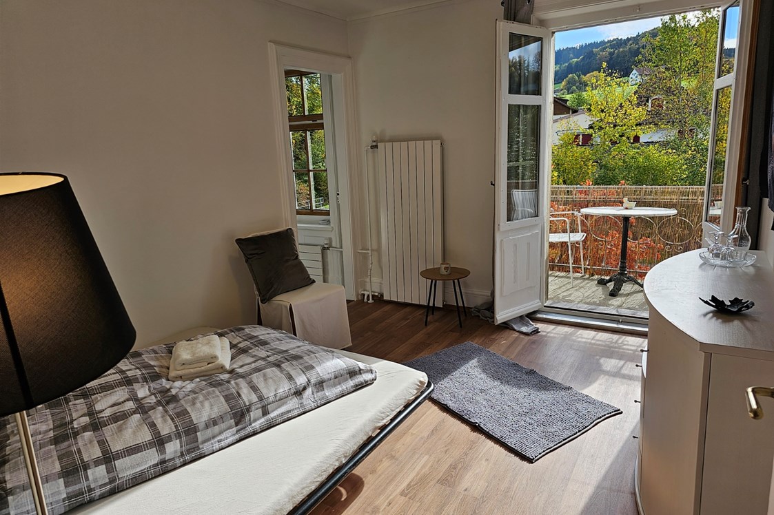 Monteurzimmer: Zi 4
Doppelzimmer mit Balkon - Ihr Quartier - im südlichen Aargau, mitten in der Schweiz