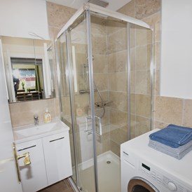 Monteurzimmer: Bad mit Waschmaschine - Hammermäßige Wohnung