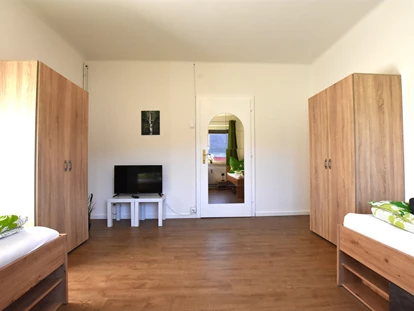 Monteurwohnung - Badezimmer: eigenes Bad - Hammermäßige Wohnung