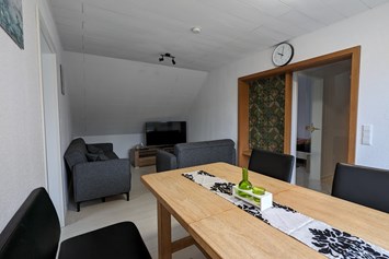 Monteurzimmer: Wohn-Esszimmer Obergeschoss  - Monteurunterkunft Lingen-Brögbern 