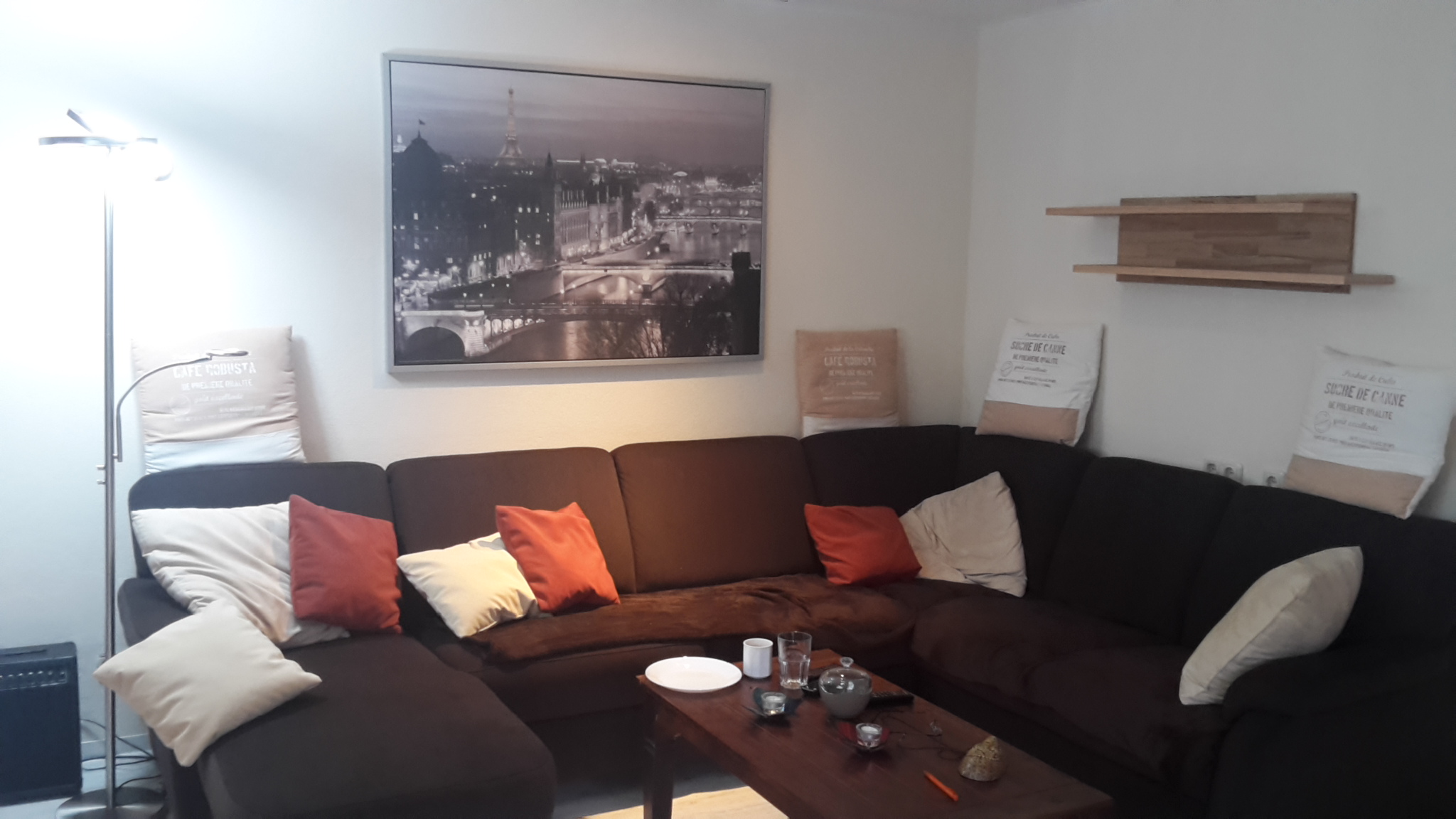 Monteurwohnung - Parkplatz: eigener Parkplatz vorhanden - Weserbergland, Harz ... - Wohnzimmer und Bett 2 - Monteurwohnung Höxter