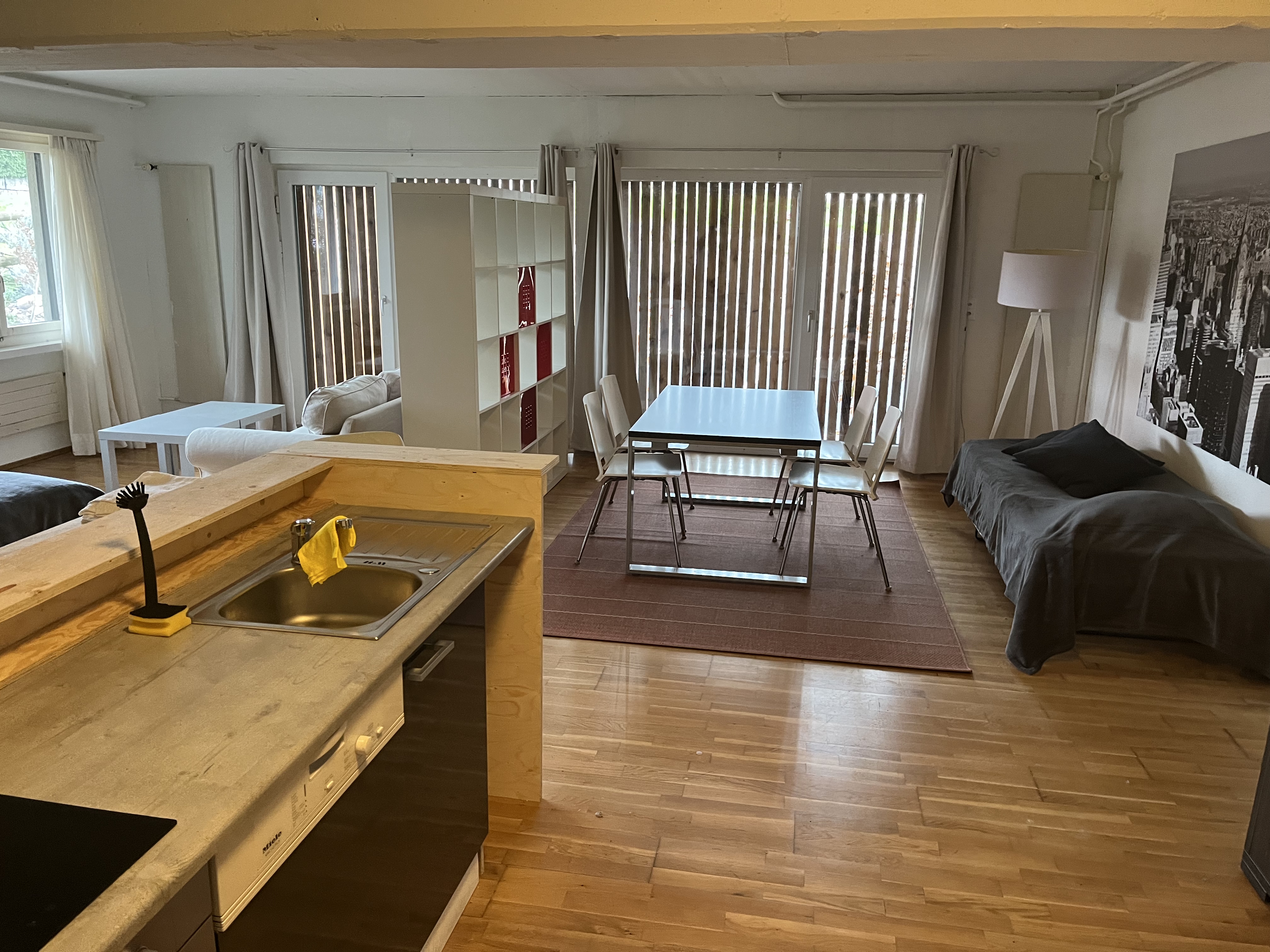 Monteurwohnung - Kühlschrank - Zürich - Viel Licht - Studio für 1 bis 2 Personen mit eigener Küche