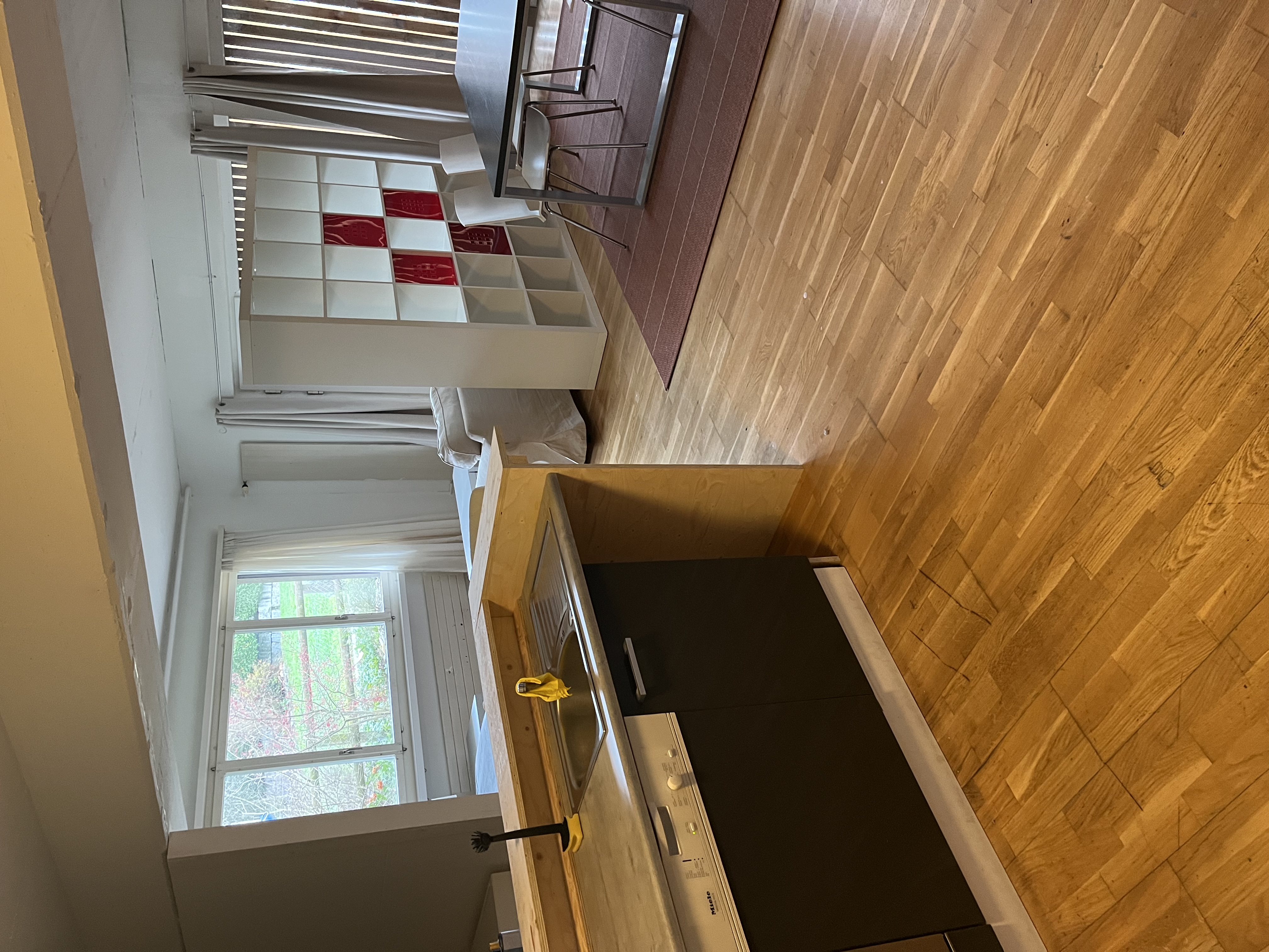 Monteurwohnung - Kühlschrank - Zürich - Grosser Wohn Ess und Kochbereich - Studio für 1 bis 2 Personen mit eigener Küche