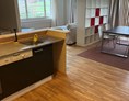 Monteurzimmer: Grosser Wohn Ess und Kochbereich - Studio für 1 bis 2 Personen mit eigener Küche