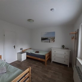 Monteurzimmer: Schlafzimmer (Durchgangszimmer) - Ferien- und Monteurwohnung Schulz
