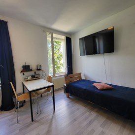 Monteurzimmer: Grosse Studiowohnung mit Küche, Bad, ein Bett 160x200cm, ein Bett 90x200cm, TV/Internet - Casa Maria Apartments Solothurn