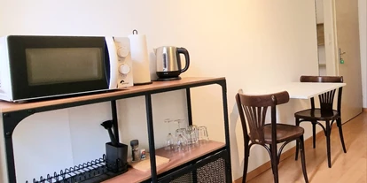 Monteurwohnung - Zimmertyp: Mehrbettzimmer - Bettenhausen - Kleine Studiowohnung, mit Bad, ein Bett 140x200cm, Mikrowelle, Kaffeemaschine, Wasserkocher, Kühlschrank, Geschirr, TV/Internet - Casa Maria Apartments Solothurn