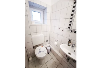 Monteurzimmer: Hinterhaus, Gäste WC im EG - Spiridon Kentras