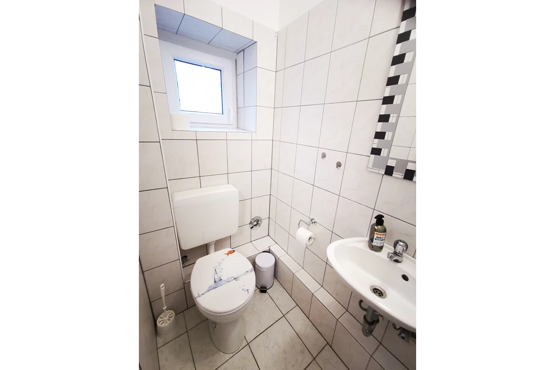 Monteurzimmer: Hinterhaus, Gäste WC im EG - Spiridon Kentras
