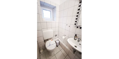 Monteurwohnung - PLZ 52379 (Deutschland) - Hinterhaus, Gäste WC im EG - Spiridon Kentras