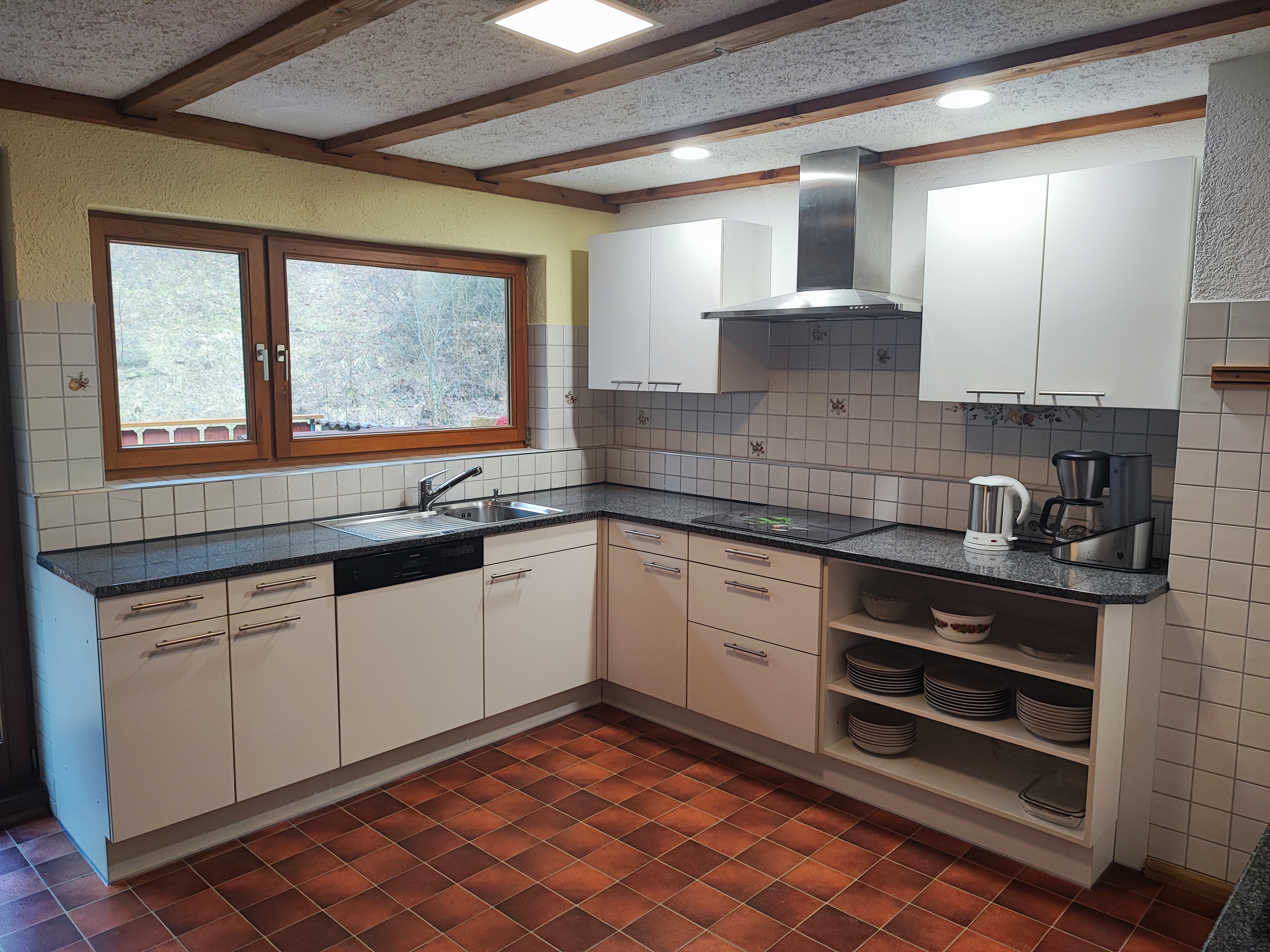 Monteurwohnung: Große, helle und komplett ausgestattete Küche  - Monteurwohnung in 79736 Rickenbach