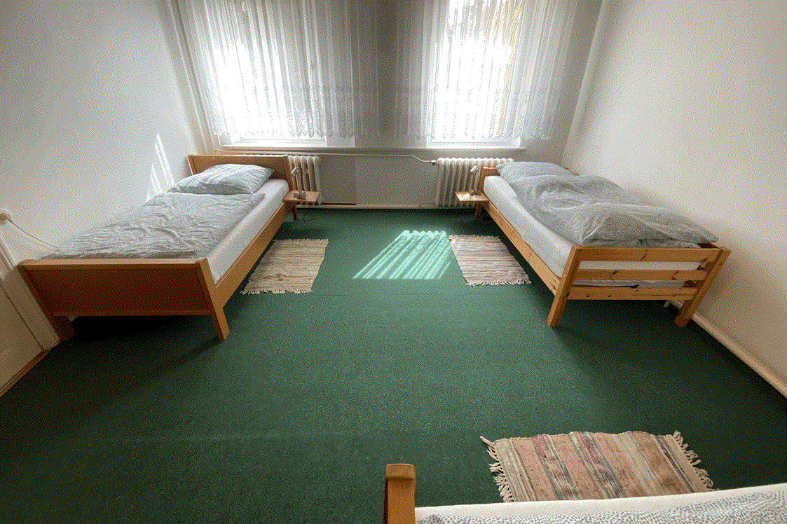 Monteurwohnung: Schlafzimmer, 3 Betten, andere Ansicht - Monteurwohnung Wandlitz