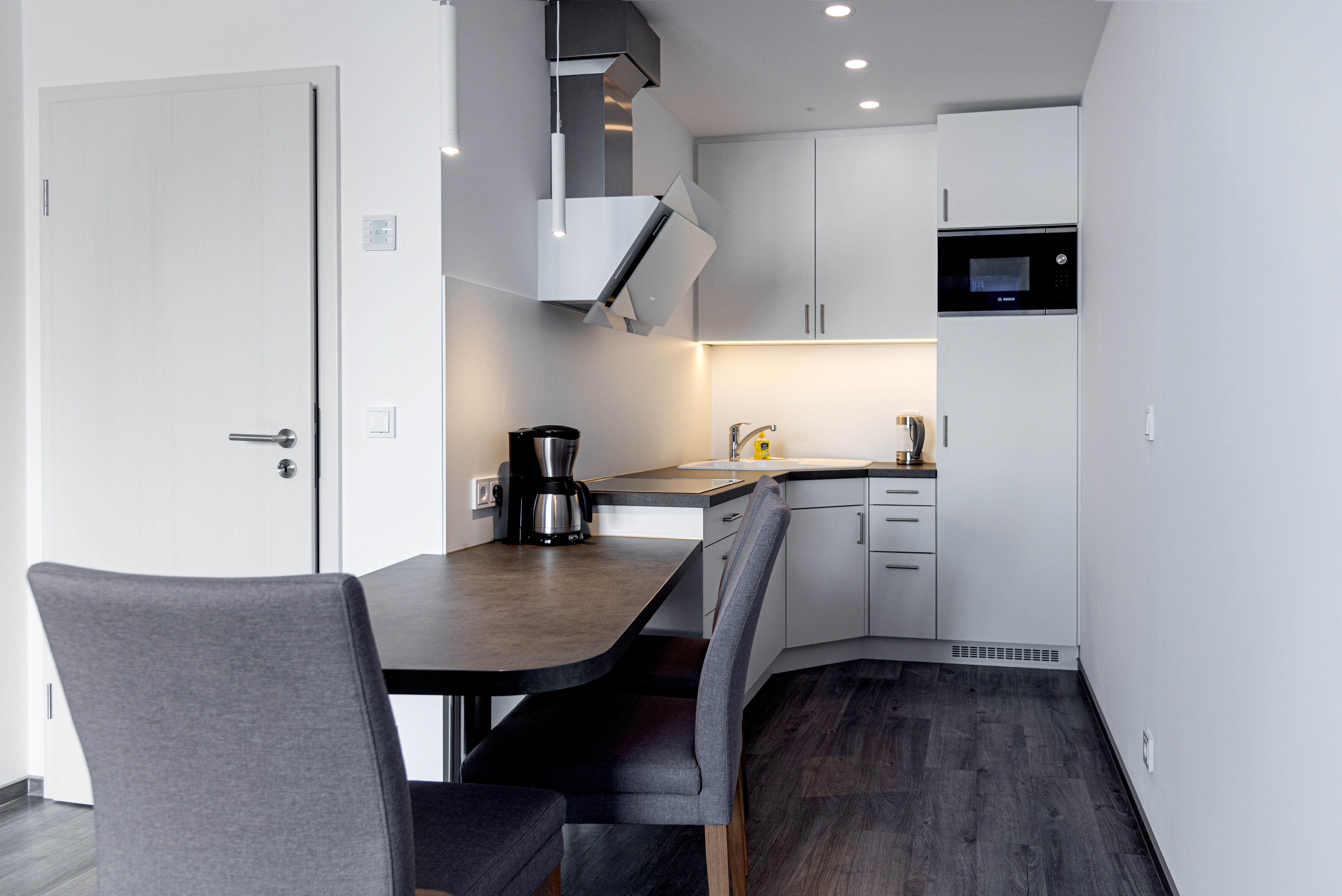 Monteurzimmer: Beispiel Küche LUX  - MyHome Altusried Voll- und Teilautomatisierte Apartments