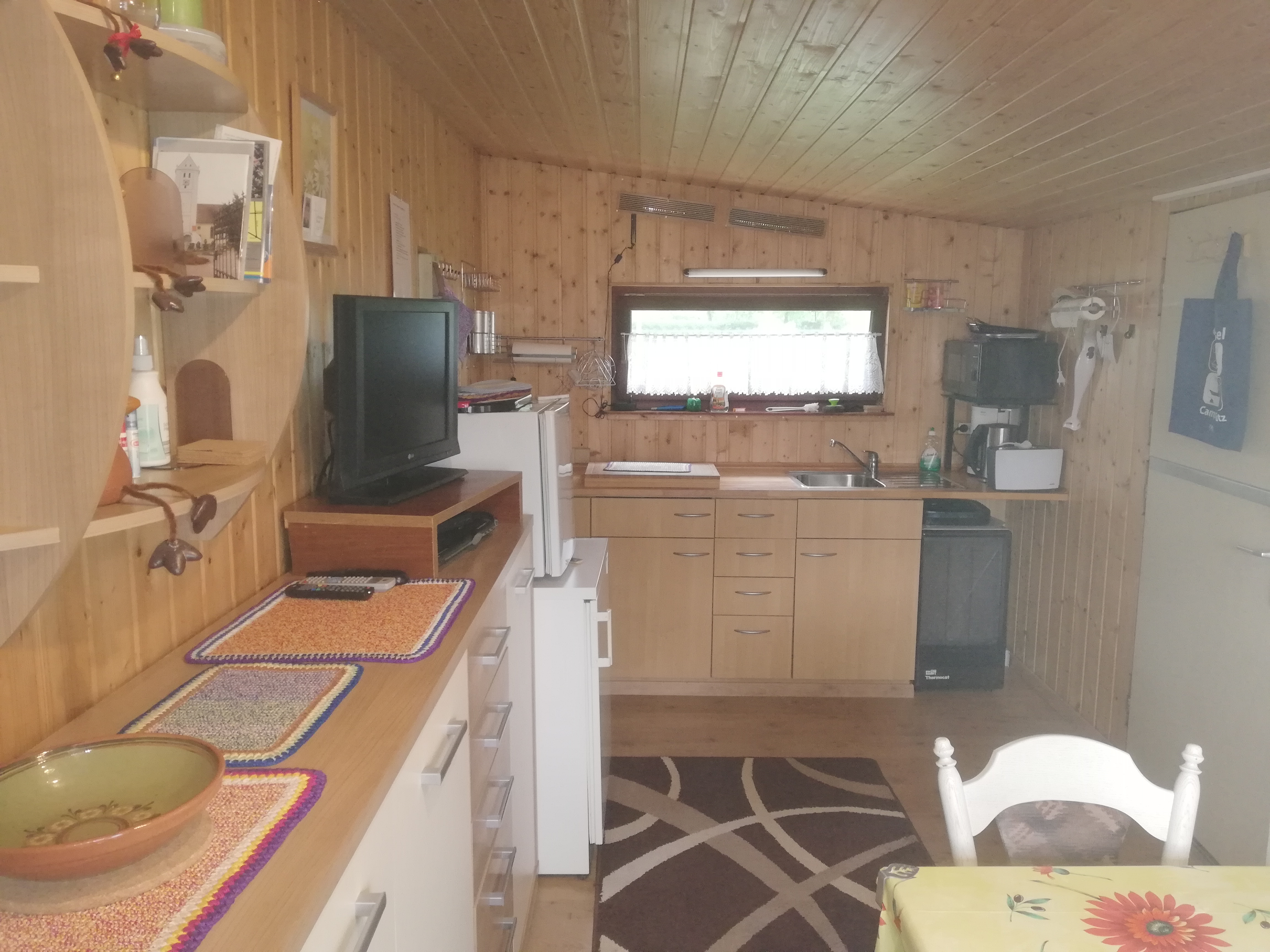 Monteurwohnung - PLZ 89435 (Deutschland) - von innen, Vorbau Küche - Goldberg-Camping Mörslingen UG (haftungsbeschränkt)