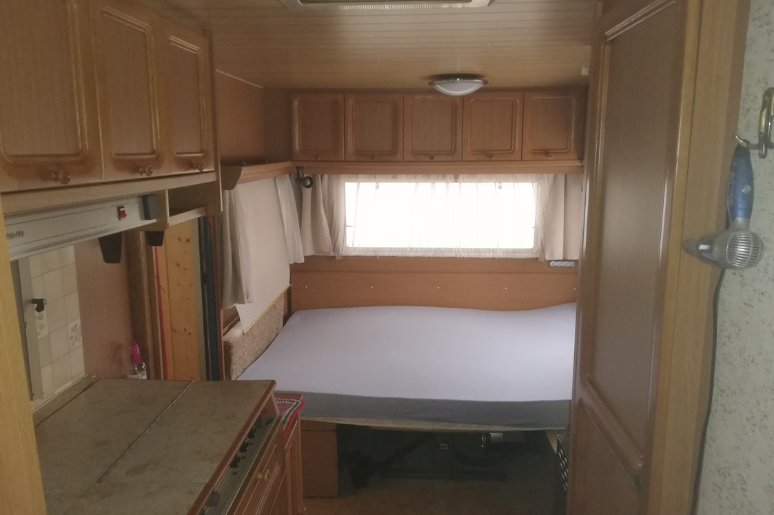 Monteurzimmer: von innen, Schlafbereich, Doppelbett - Goldberg-Camping Mörslingen UG (haftungsbeschränkt)