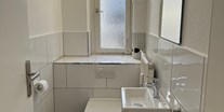 Monteurwohnung - Badezimmer: eigenes Bad - PLZ 75443 (Deutschland) - WC - Quartiere auf Zeit 