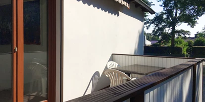 Monteurwohnung - Kaffeemaschine - Schleswig-Holstein - Terrasse vom Esszimmer im Nordhaus A7 bei Hamburg - Nordhaus A7 bei Hamburg