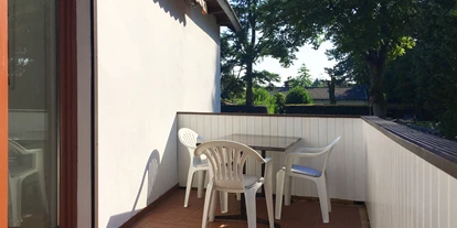 Monteurwohnung - Kaffeemaschine - Schleswig-Holstein - Terrasse vom Esszimmer im Nordhaus A7 bei Hamburg - Nordhaus A7 bei Hamburg