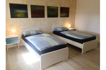 Monteurzimmer: Eines unserer zwei Doppelzimmer mit Bettwäsche im Nordhaus A7 bei Hamburg - Nordhaus A7 bei Hamburg