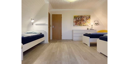 Monteurwohnung - Kaffeemaschine - Schleswig-Holstein - Geräumiges Mehrbettzimmer mit 3 Einzelbetten, viel Platz und Komfort. - Nordhaus A7 bei Hamburg