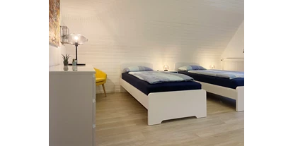 Monteurwohnung - Kaffeemaschine - Schleswig-Holstein - Modern eingerichtete Schlafzimmer in Norddeutschland bei Hamburg - Nordhaus A7 bei Hamburg