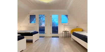 Monteurwohnung - Kaffeemaschine - Schleswig-Holstein - Mehrbettzimmer mit Balkon für 3 Personen - Nordhaus A7 bei Hamburg