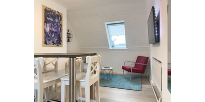 Monteurwohnung - Kaffeemaschine - Schleswig-Holstein - Wohnküche mit Internet-Flatscreen - Nordhaus A7 bei Hamburg