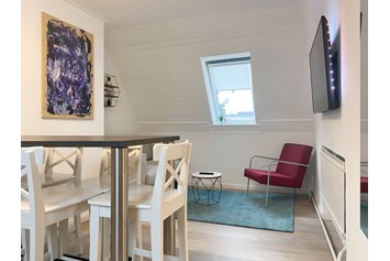 Monteurzimmer: Wohnküche mit Internet-Flatscreen - Nordhaus A7 bei Hamburg