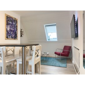 Monteurzimmer: Wohnküche mit Internet-Flatscreen - Nordhaus A7 bei Hamburg