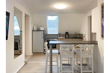 Monteurzimmer: Wohnküche mit Essplatz und Einbauküche - Nordhaus A7 bei Hamburg