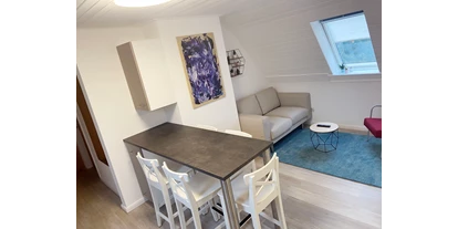 Monteurwohnung - Kaffeemaschine - Schleswig-Holstein - Wohnküche zum Essen und Ausruhen - Nordhaus A7 bei Hamburg