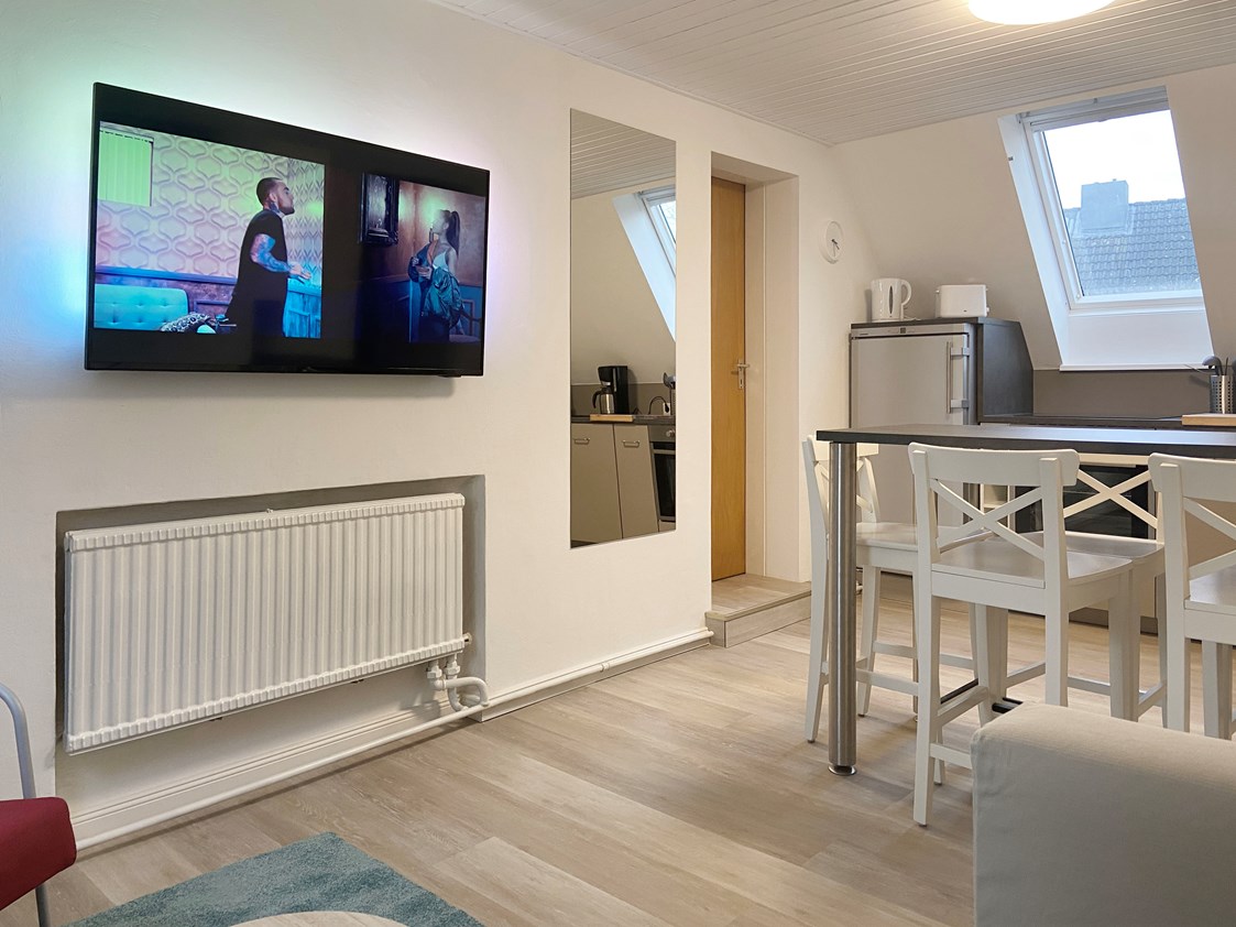 Monteurzimmer: Internet-TV im Wohn- & Essbereich - Nordhaus A7 bei Hamburg