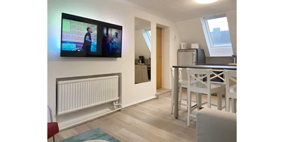 Monteurwohnung - Kaffeemaschine - Schleswig-Holstein - Internet-TV im Wohn- & Essbereich - Nordhaus A7 bei Hamburg