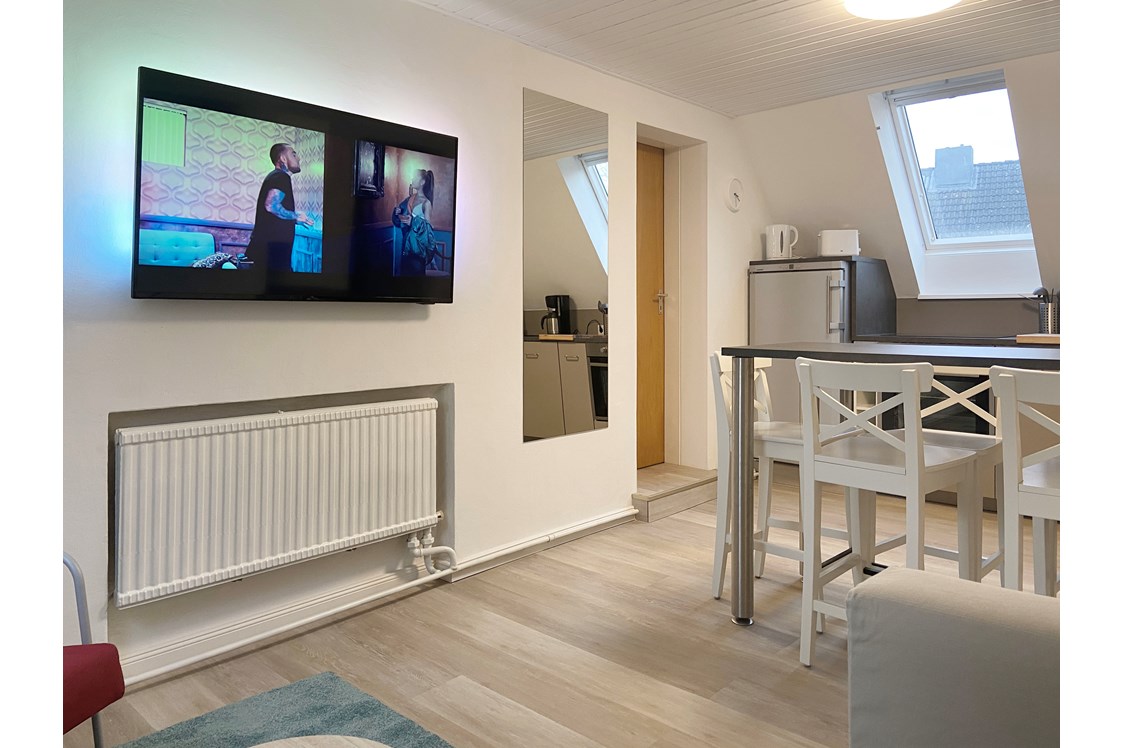 Monteurzimmer: Internet-TV im Wohn- & Essbereich - Nordhaus A7 bei Hamburg