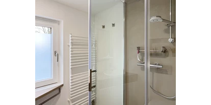 Monteurwohnung - Kaffeemaschine - Schleswig-Holstein - Moderne Dusche - Nordhaus A7 bei Hamburg